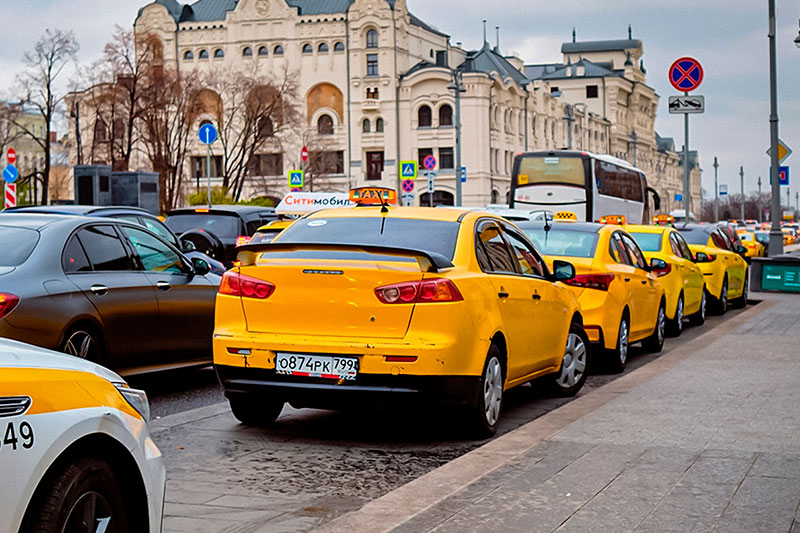 Госдума РФ обязала такси передавать данные в ФСБ