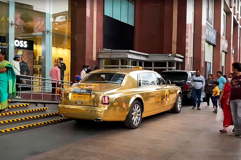 Миллионер превратил золотой Rolls-Royce Phantom в такси (видео) - Такси Сервис, Украина
