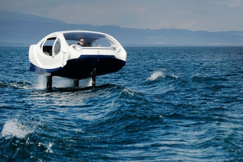Электрическое «летающее» водное такси Seabubbles показали в работе