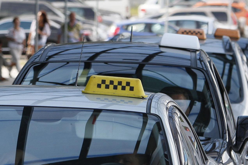 Зарабатывают по тысяче в день и ни за что не отвечают: как работают таксисты в Украине