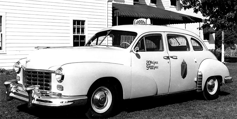 Более строгое послевоенное такси Checker А4 с новой передней облицовкой и колёсной базой в 3,2 метра. 1950–1952 гг.
