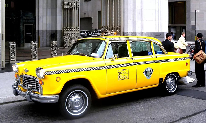 Вот оно, «лучшее такси Америки» – Checker А11 первого выпуска с хромированными бамперами. 1963–1974 гг.
