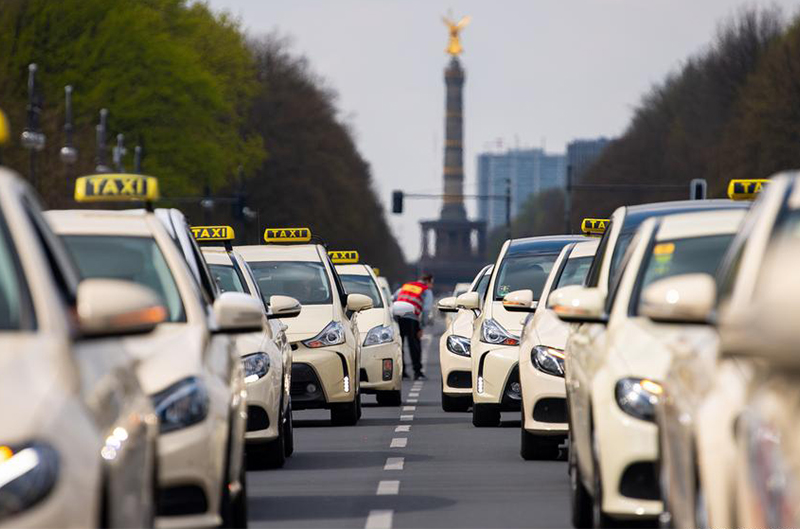 В Германии запретили сервис такси Uber из-за нарушения правил справедливой конкуренции