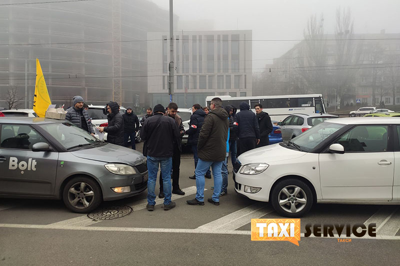 Как прошел автопробег такси в Киеве против агрегаторов Uklon, Uber, Bolt. Фотоотчет