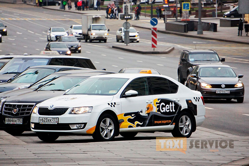 Из-за коронавируса в Екатеринбурге таксопарки на грани закрытия, заказы упали в 3 раза