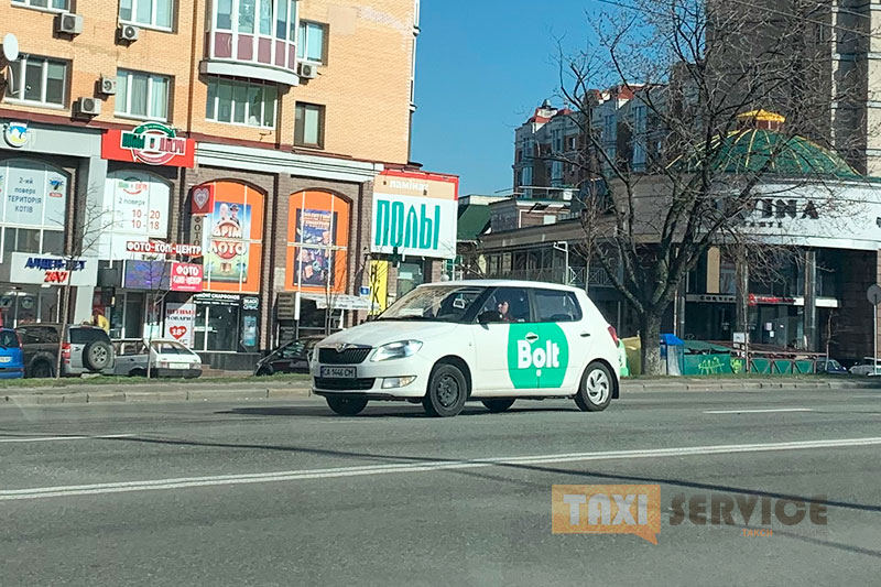 В Украине службы такси Bolt, Uber и Uklon объявили вне закона: что ждет водителей