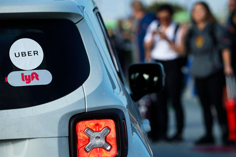 Суд в Калифорнии обязал Uber и Lyft переквалифицировать водителей из подрядчиков в сотрудников