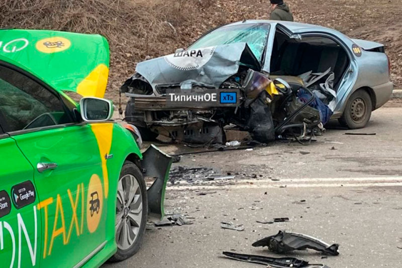 Авария такси в Харькове: оба водителя госпитализированы (фото)
