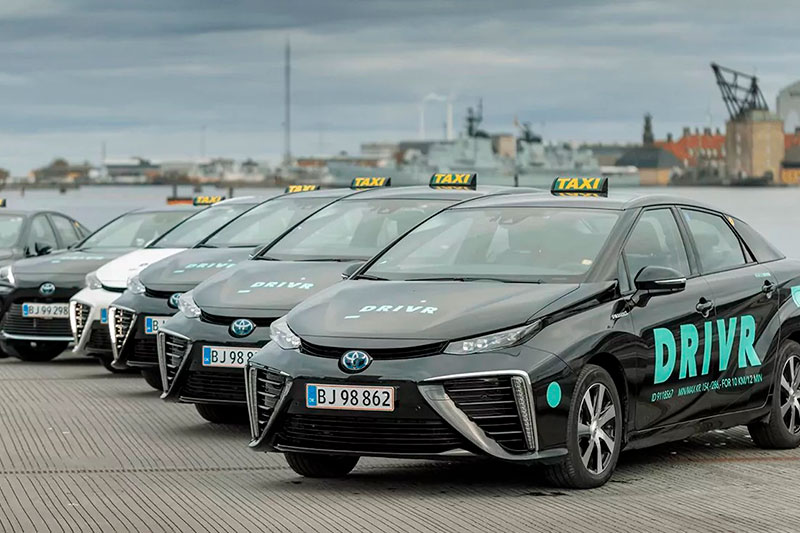 В Дании появилось водородное такси: Toyota поставила 100 автомобилей службе DRIVR