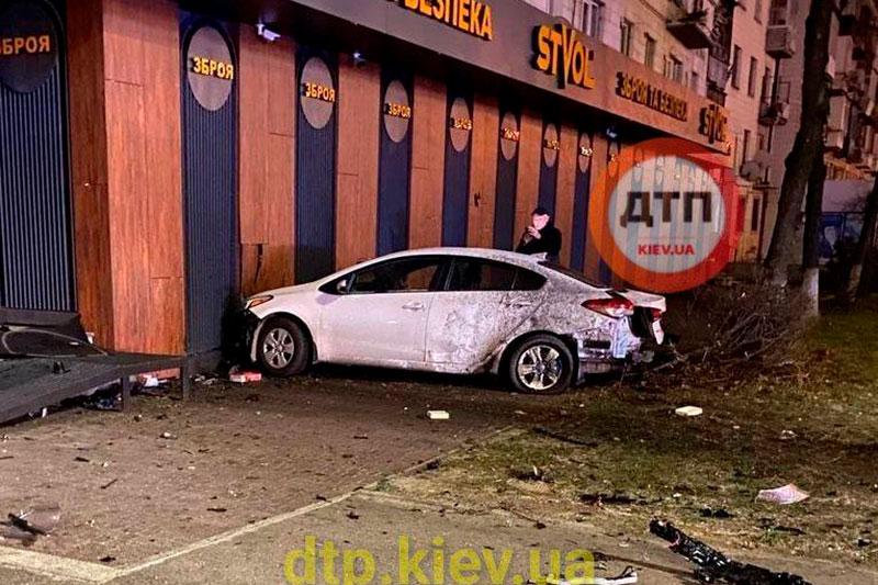 В Киеве пьяный водитель Uklon-бизнес устроил жуткое ДТП (фото). Происшествия "Такси Сервис", Украина