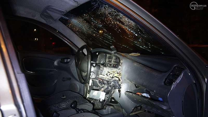 В Мариуполе произошло лобовое столкновение "Фиата" и такси. Фото