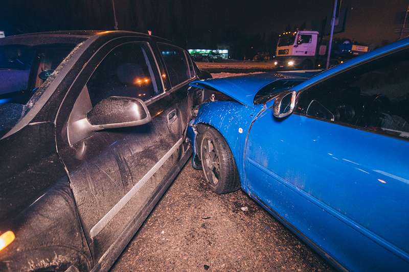 В Киеве водитель Uber разбил четыре машины и вылетел через окно