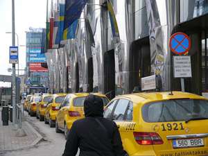 В Эстонии установят «потолок» цен на услуги такси
