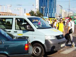 Работа в такси: Как заработать человеку с правами