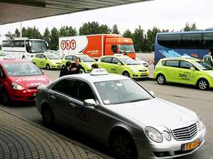 Riga Taxi аэропорту платит в год почти 100 000 латов