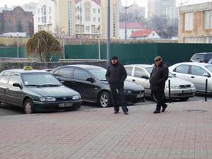 Около полутора тысяч парковок в Украине оборудовано с нарушением правил
