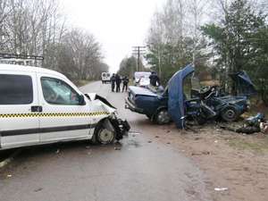 Лобовое столкновение двух такси в Житомирской области: два пассажира погибли, один – в реанимации