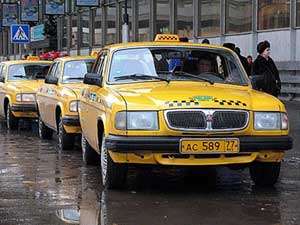 ГИБДД Москвы начала выдавать желтые номера для такси