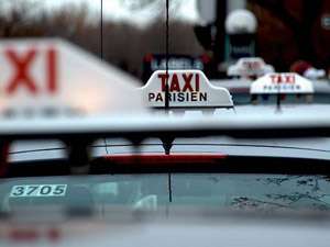 Францию захлестнула одна из крупнейших в стране забастовок таксистов