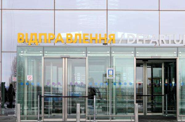 Аэропорт "Борисполь" закрыл доступ автомобилей к зоне прилета терминала D