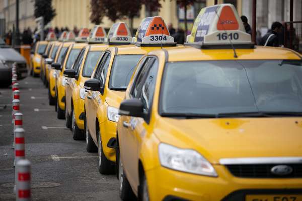Власти Москвы попросят жителей выбрать новые тарифы на такси