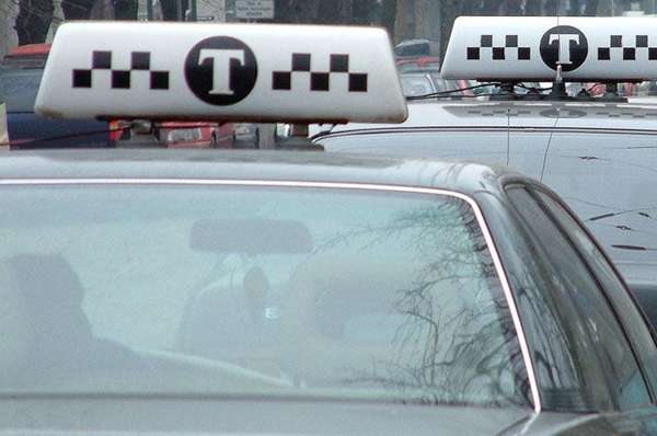 Десятки владельцев такси оштрафованы в ходе рейда в Северной столице