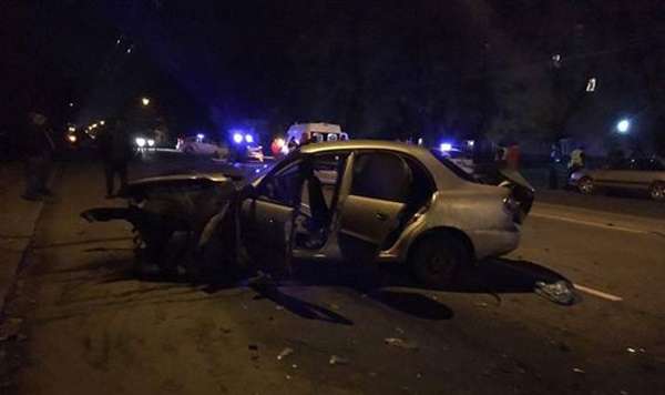 В Хмельницком полицейская машина раздавила такси - таксист погиб на месте