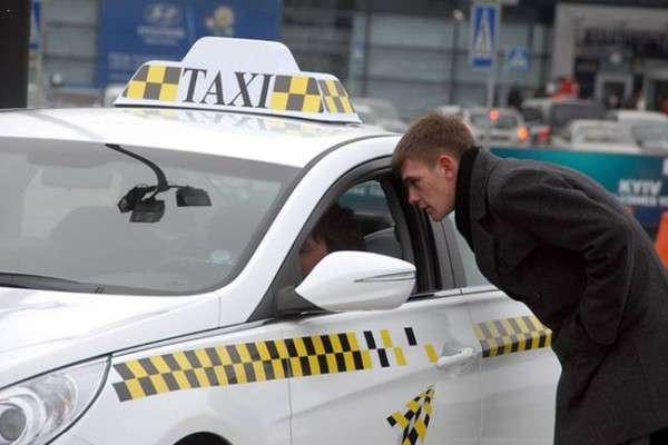 В столице массово продают службы такси