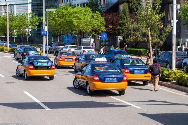 Пекин заменит все свои 67 тысяч такси на электрокары