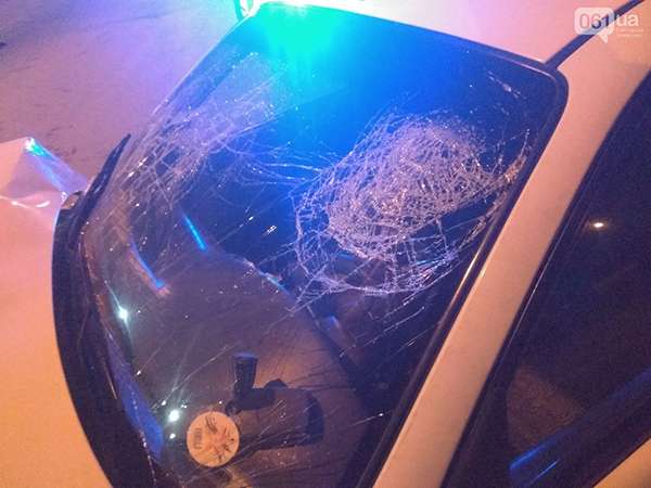 В Запорожье водитель BMW на польских номерах в ДТП разбил такси и сбежал с места преступления