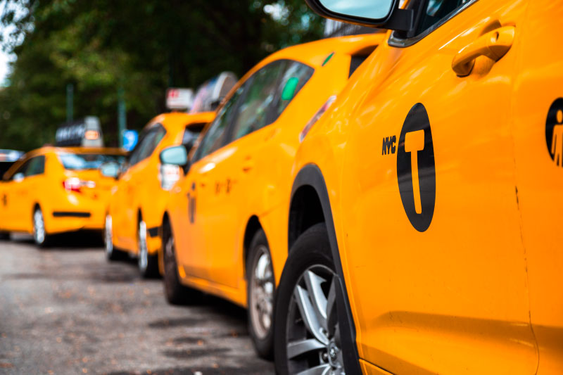 Желтые такси в Нью-Йорке можно будет заказать через приложение Uber