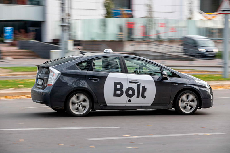 Плохой опыт: пассажиры такси в Латвии недовольны переходом водителей Yandex в Bolt