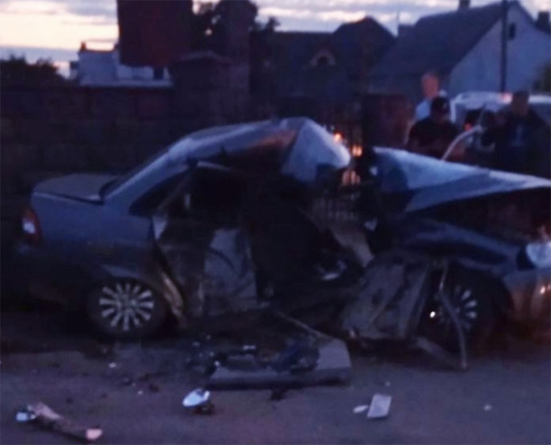 Смертельная авария в Ровенской области: водитель внедорожника раздавил автомобиль такси (фото)