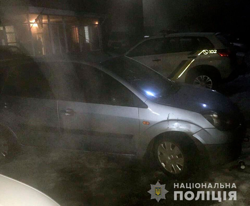 В Новомосковске двое напали на водителя такси и угнали его автомобиль