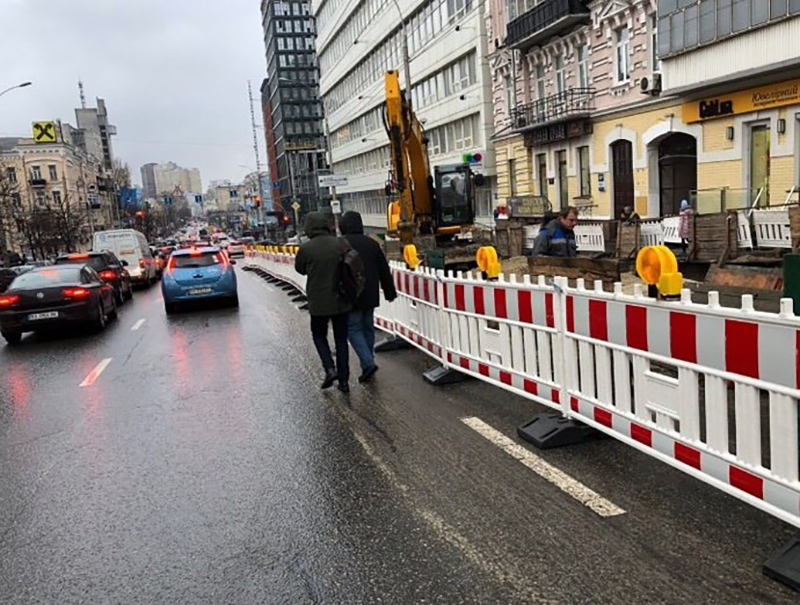В Киеве вводят единый стандарт дорожных ограждений
