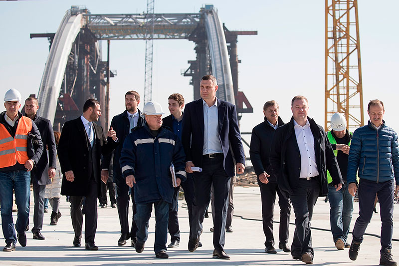 Кличко снова просит деньги на строительство Подольского моста
