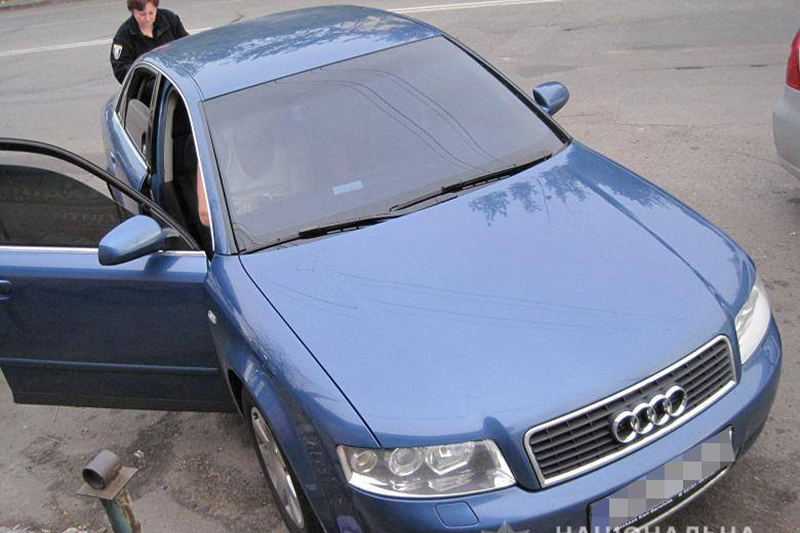 Таксист в Киеве увидел у пассажира немалую сумму и решил его ограбить