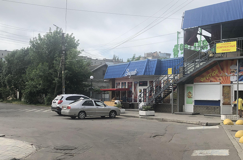 В Бердянске возле круглосуточного магазина расстреляли таксиста