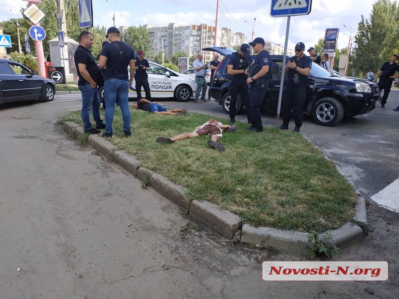 "Кто в такси играет пистолетом?" Таксист в Николаеве помог задержать церковных воров