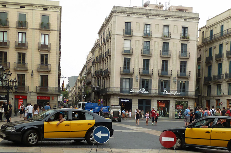 В Испании таксист притворился жертвой похищения, чтобы скрыть расходы на проституток и наркотики