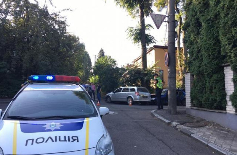 В Ровно водитель такси с пассажиром врезался в машину начальника полиции