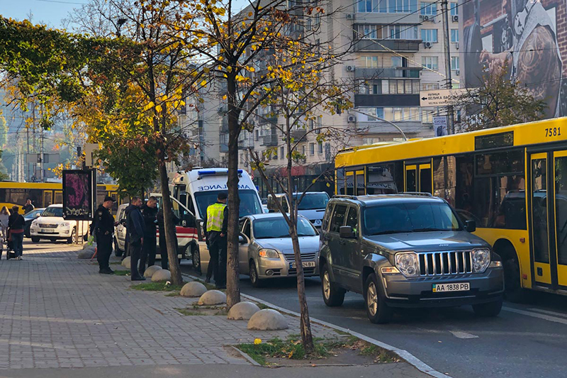 В центре Киева мужчина умер во время поездки в такси