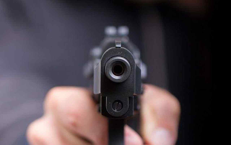 В Сумах мужчина около 20 раз выстрелил в водителя такси