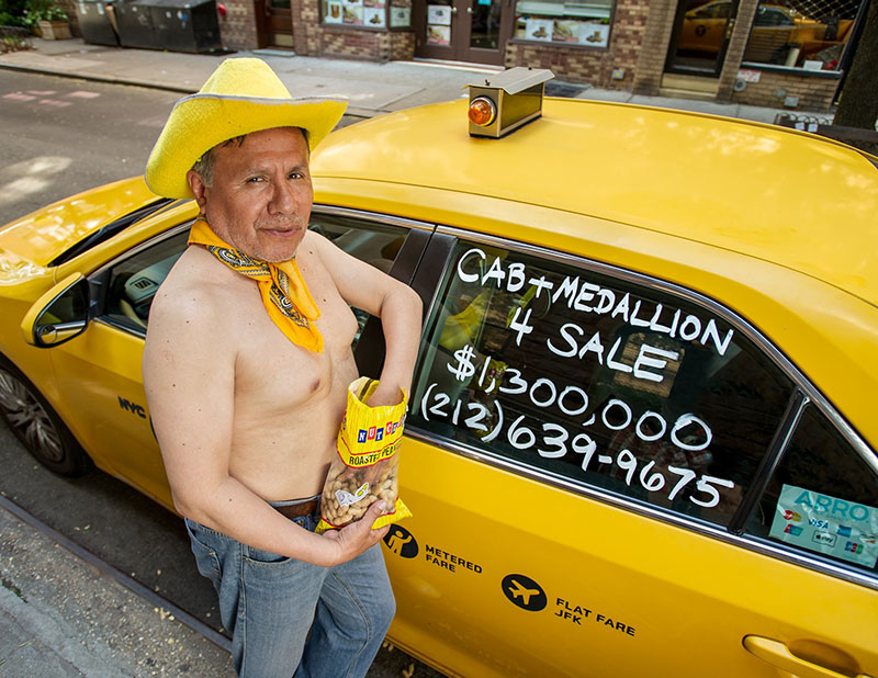 Таксисты Нью-Йорка снялись для календаря на 2020 год (фото)