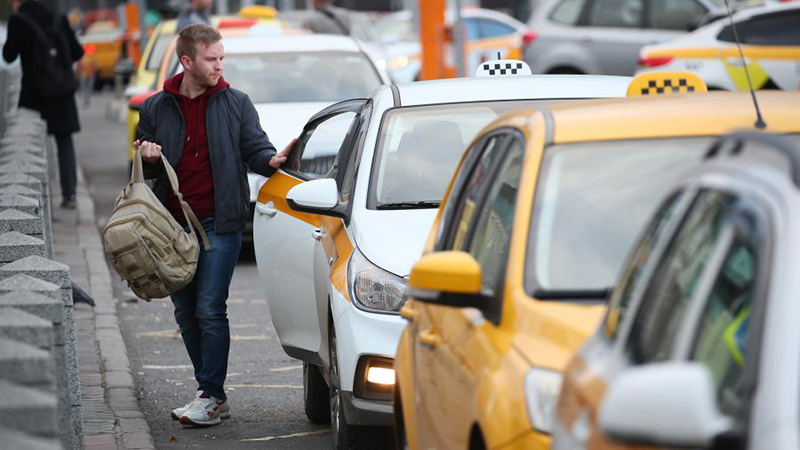 Больше не везет: таксисты взбунтовались против агрегаторов в России