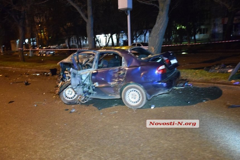 В Николаеве Lexus протаранил такси: погиб таксист и его пассажир