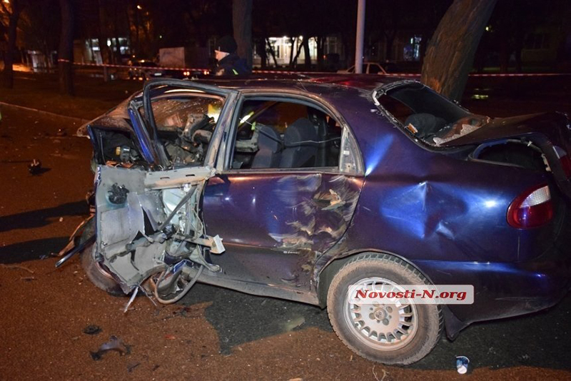 В Николаеве Lexus протаранил такси: погиб таксист и его пассажир