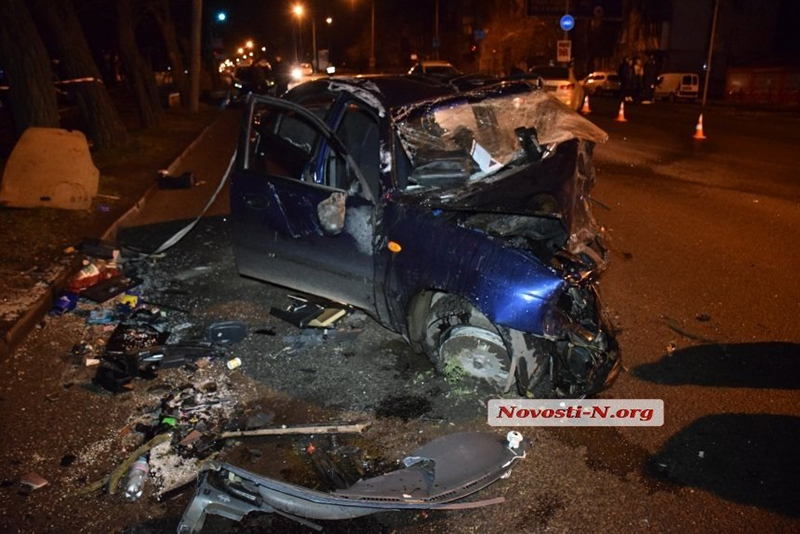 В Николаеве Lexus протаранил такси: погиб таксист и его пассажир (фото)