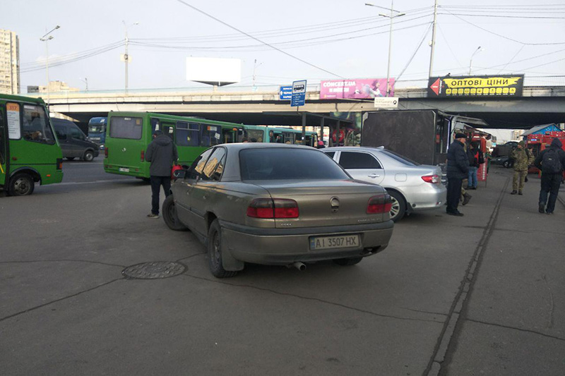 Полиция игнорирует: Гончарука призвали взяться за нелегальные такси в Киеве