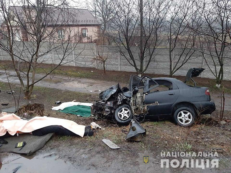 BMW на скорости влетел в такси с пассажирами — трое погибли на месте, девочка из Италии умерла в реанимации